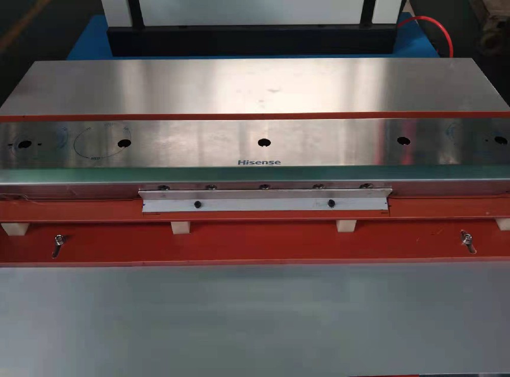 海信家電鈑金平麵絲印機（jī）視（shì）頻